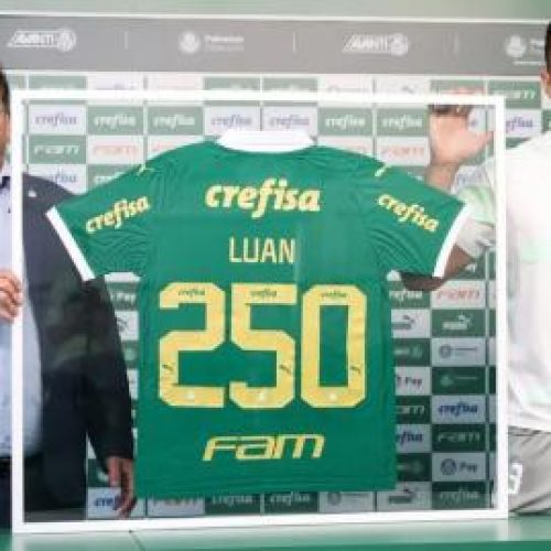 Luan recebe homenagem pelos 250 jogos no Palmeiras; ‘Motivo de muito orgulho’